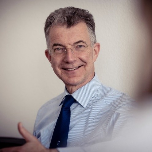 A person wearing a blue tie

Description automatically generated